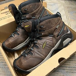 Keen Detroit XT Mid WP - Size 11D *like new condition*